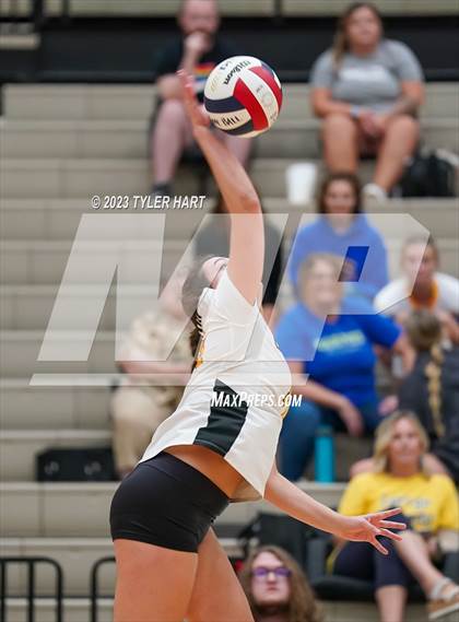 Thumbnail 2 in Floyd Central @ Avon photogallery.