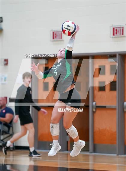 Thumbnail 2 in Floyd Central @ Avon photogallery.