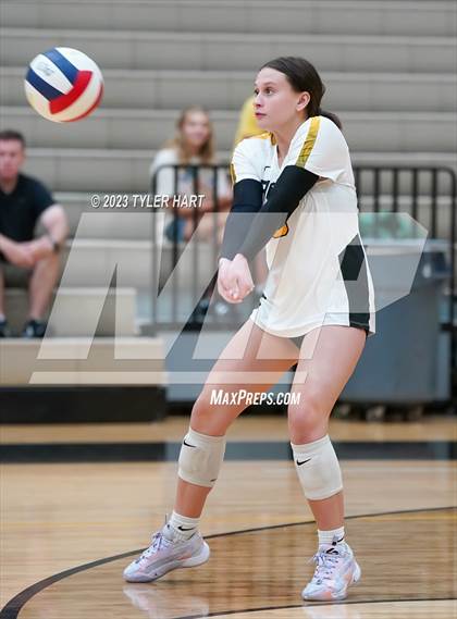 Thumbnail 3 in Floyd Central @ Avon photogallery.