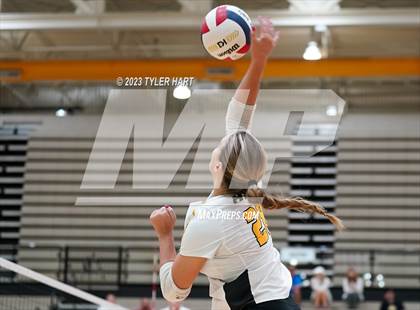 Thumbnail 1 in Floyd Central @ Avon photogallery.