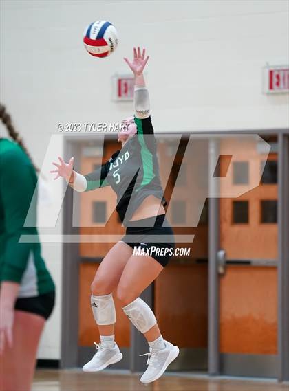 Thumbnail 2 in Floyd Central @ Avon photogallery.