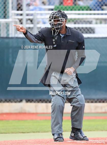 Thumbnail 3 in Canyon vs Crescenta Valley photogallery.