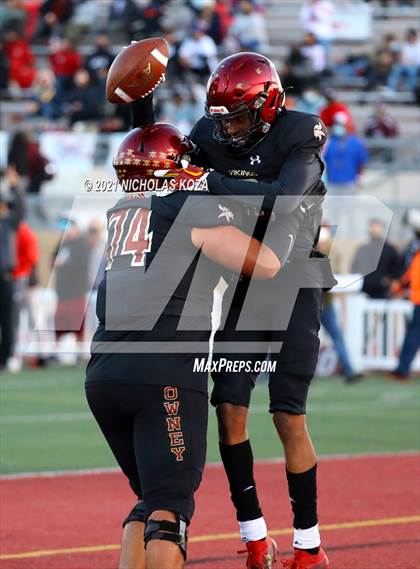 Thumbnail 3 in Warren vs. Downey photogallery.
