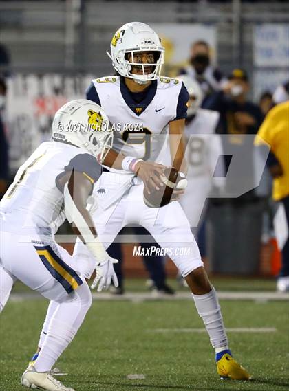 Thumbnail 3 in Warren vs. Downey photogallery.