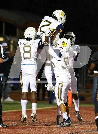 Thumbnail 2 in Warren vs. Downey photogallery.