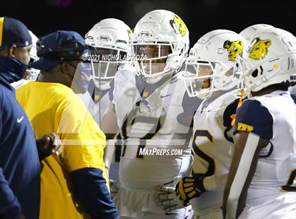 Thumbnail 2 in Warren vs. Downey photogallery.