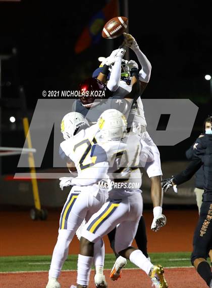 Thumbnail 3 in Warren vs. Downey photogallery.