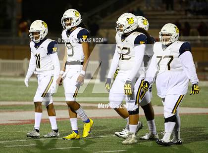 Thumbnail 3 in Warren vs. Downey photogallery.