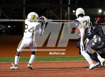 Thumbnail 2 in Warren vs. Downey photogallery.