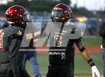 Thumbnail 3 in Warren vs. Downey photogallery.