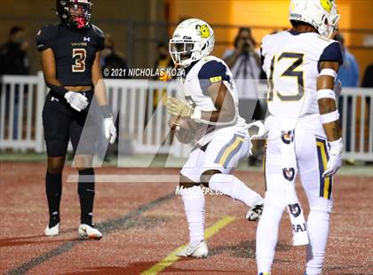 Thumbnail 3 in Warren vs. Downey photogallery.