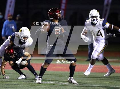 Thumbnail 3 in Warren vs. Downey photogallery.
