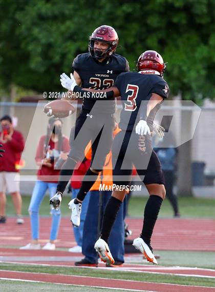 Thumbnail 3 in Warren vs. Downey photogallery.