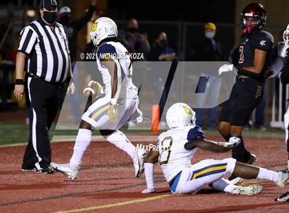 Thumbnail 3 in Warren vs. Downey photogallery.