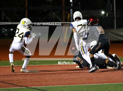 Thumbnail 3 in Warren vs. Downey photogallery.