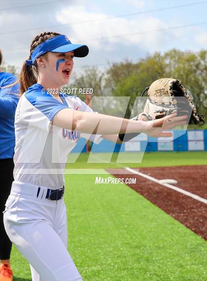 Thumbnail 3 in Worthington Kilbourne @ Olentangy Orange photogallery.