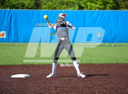 Thumbnail 3 in Worthington Kilbourne @ Olentangy Orange photogallery.