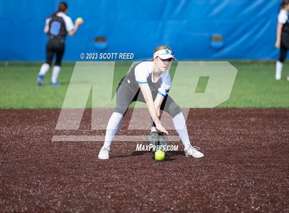 Thumbnail 3 in Worthington Kilbourne @ Olentangy Orange photogallery.