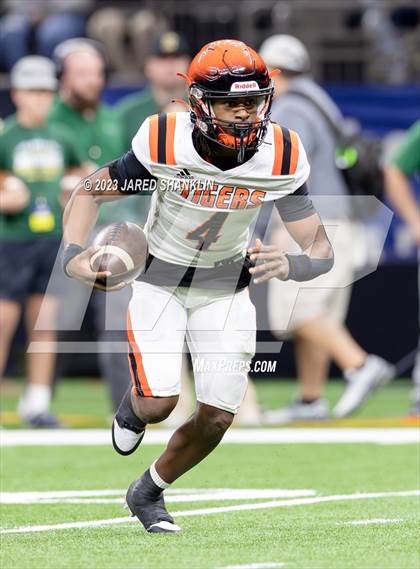 Thumbnail 3 in Opelousas @ Cecilia (LHSAA Division II Non-Select Final) photogallery.