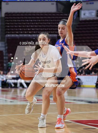 Thumbnail 2 in Mountain View vs. Bishop Guilfoyle (PIAA 1A Championship) photogallery.
