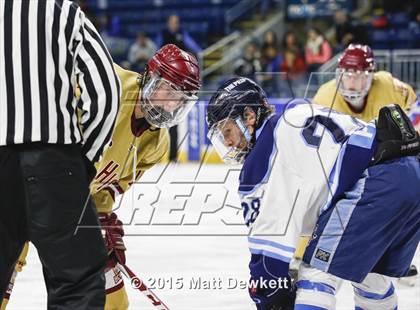 Thumbnail 3 in Boston College High vs. Seton Hall Prep (Notre Dame New Year's Invitational Semifinal) photogallery.