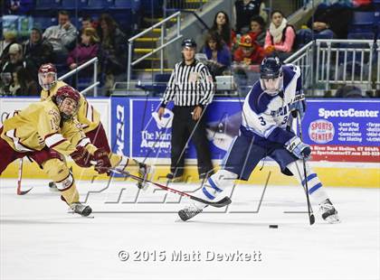 Thumbnail 3 in Boston College High vs. Seton Hall Prep (Notre Dame New Year's Invitational Semifinal) photogallery.