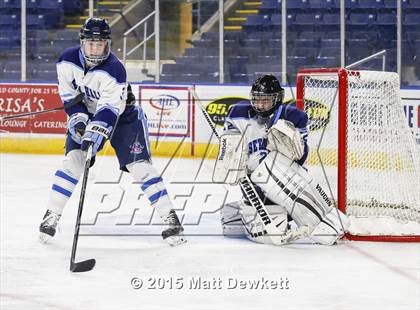 Thumbnail 3 in Boston College High vs. Seton Hall Prep (Notre Dame New Year's Invitational Semifinal) photogallery.