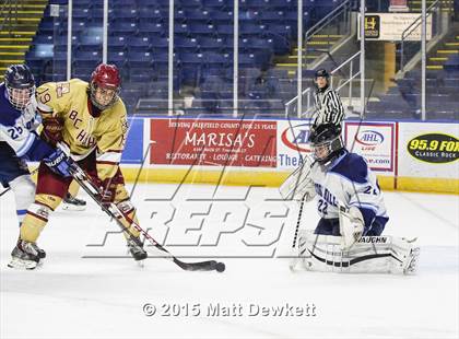 Thumbnail 2 in Boston College High vs. Seton Hall Prep (Notre Dame New Year's Invitational Semifinal) photogallery.