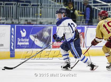 Thumbnail 2 in Boston College High vs. Seton Hall Prep (Notre Dame New Year's Invitational Semifinal) photogallery.