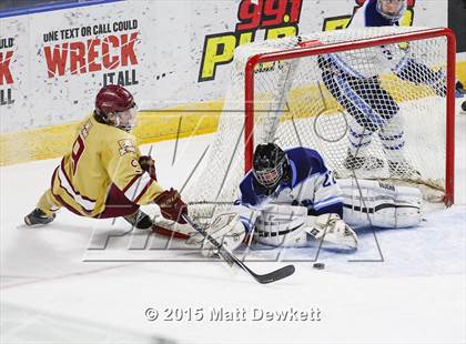 Thumbnail 1 in Boston College High vs. Seton Hall Prep (Notre Dame New Year's Invitational Semifinal) photogallery.