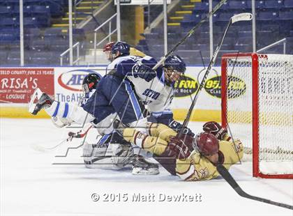 Thumbnail 1 in Boston College High vs. Seton Hall Prep (Notre Dame New Year's Invitational Semifinal) photogallery.