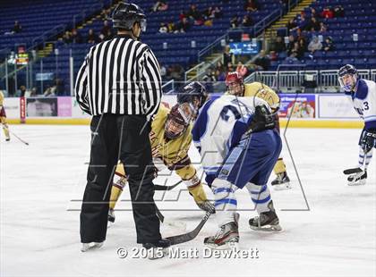 Thumbnail 2 in Boston College High vs. Seton Hall Prep (Notre Dame New Year's Invitational Semifinal) photogallery.