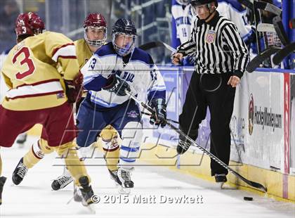 Thumbnail 2 in Boston College High vs. Seton Hall Prep (Notre Dame New Year's Invitational Semifinal) photogallery.