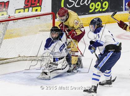 Thumbnail 2 in Boston College High vs. Seton Hall Prep (Notre Dame New Year's Invitational Semifinal) photogallery.