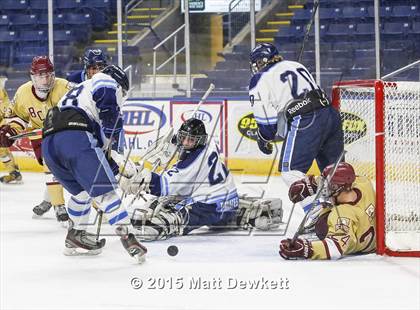 Thumbnail 2 in Boston College High vs. Seton Hall Prep (Notre Dame New Year's Invitational Semifinal) photogallery.