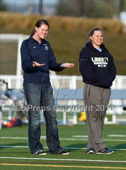 Thumbnail 2 in Oregon Episcopal vs. Liberty photogallery.