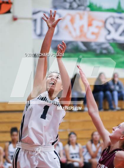 Thumbnail 2 in Sierra vs. Clovis East photogallery.
