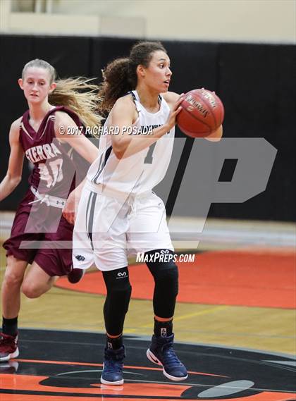 Thumbnail 3 in Sierra vs. Clovis East photogallery.