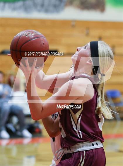 Thumbnail 2 in Sierra vs. Clovis East photogallery.