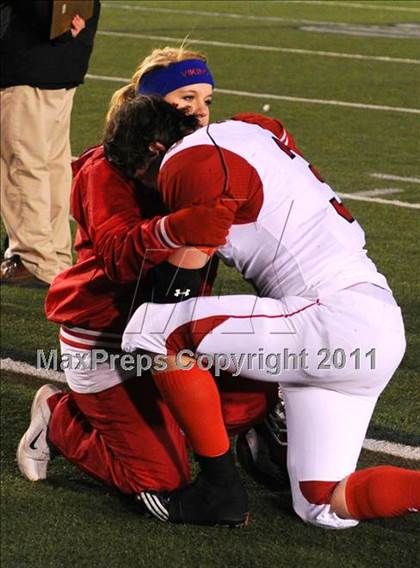 Thumbnail 2 in Riverside vs. Clairton (PIAA Class A Final) photogallery.