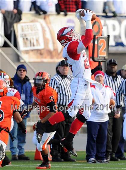 Thumbnail 2 in Riverside vs. Clairton (PIAA Class A Final) photogallery.