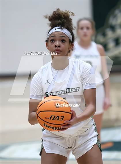 Thumbnail 1 in Cuthbertson @ Catawba Ridge photogallery.