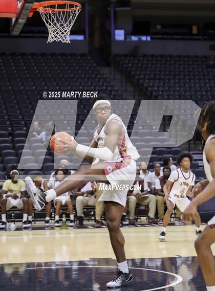 Thumbnail 2 in Cardinal Ritter College Prep vs Putnam City North (Norm Stewart Classic) photogallery.