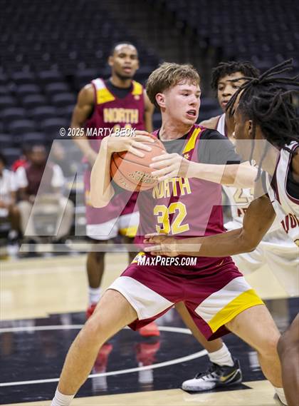 Thumbnail 2 in Cardinal Ritter College Prep vs Putnam City North (Norm Stewart Classic) photogallery.