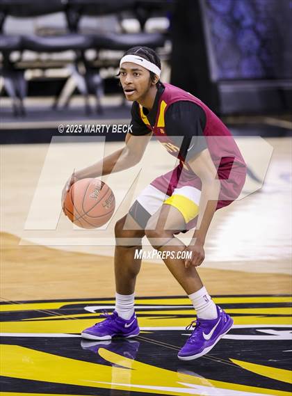 Thumbnail 2 in Cardinal Ritter College Prep vs Putnam City North (Norm Stewart Classic) photogallery.