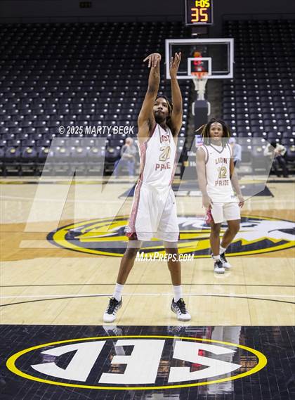 Thumbnail 2 in Cardinal Ritter College Prep vs Putnam City North (Norm Stewart Classic) photogallery.