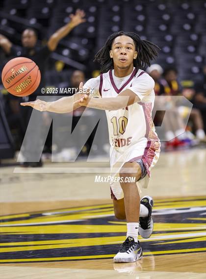 Thumbnail 3 in Cardinal Ritter College Prep vs Putnam City North (Norm Stewart Classic) photogallery.