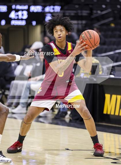 Thumbnail 1 in Cardinal Ritter College Prep vs Putnam City North (Norm Stewart Classic) photogallery.