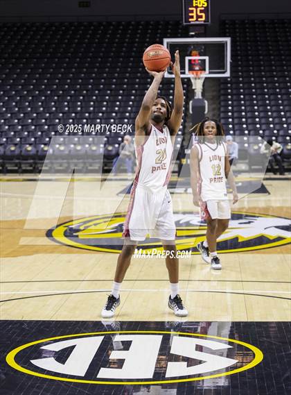 Thumbnail 1 in Cardinal Ritter College Prep vs Putnam City North (Norm Stewart Classic) photogallery.