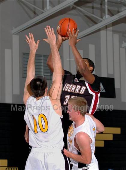 Thumbnail 3 in Temecula Valley vs. JSerra Catholic (MaxPreps Holiday Classic) photogallery.